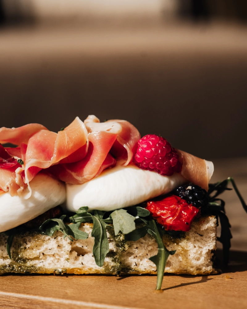 Focaccia c/ burrata e presunto