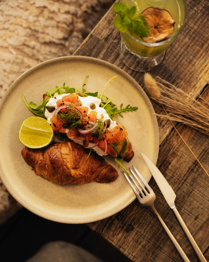 Croissant folhado c/ salmão curado